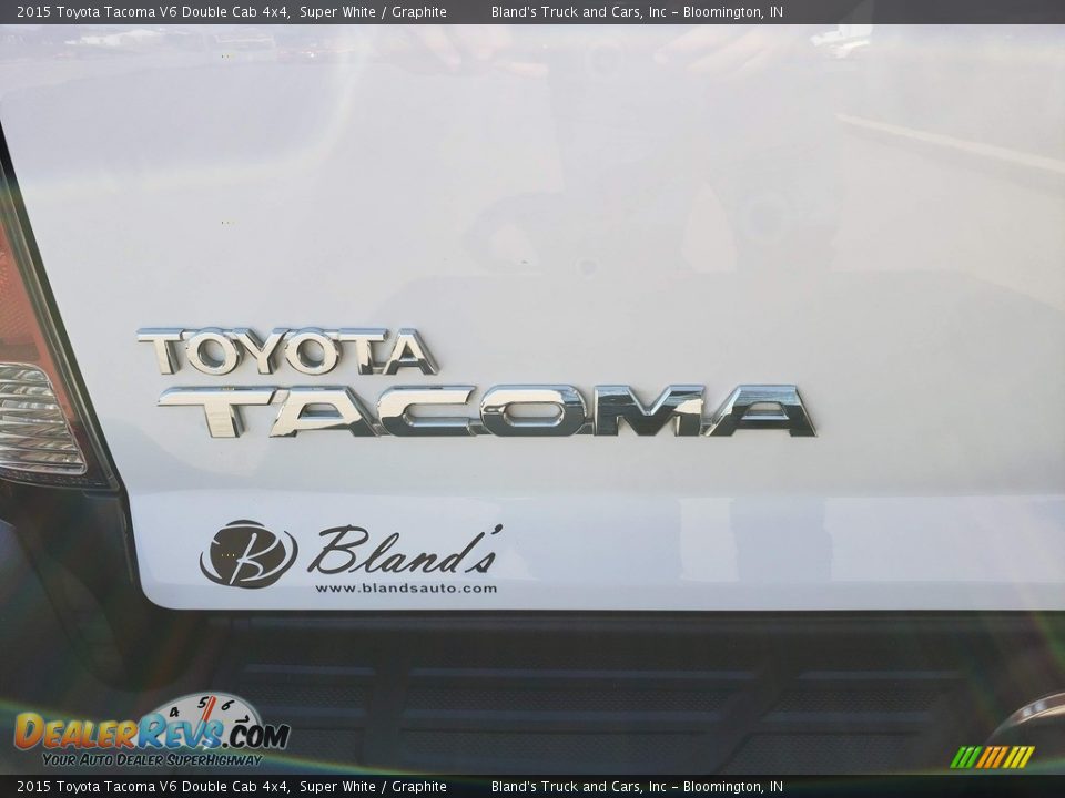 2015 Toyota Tacoma V6 Double Cab 4x4 Super White / Graphite Photo #35