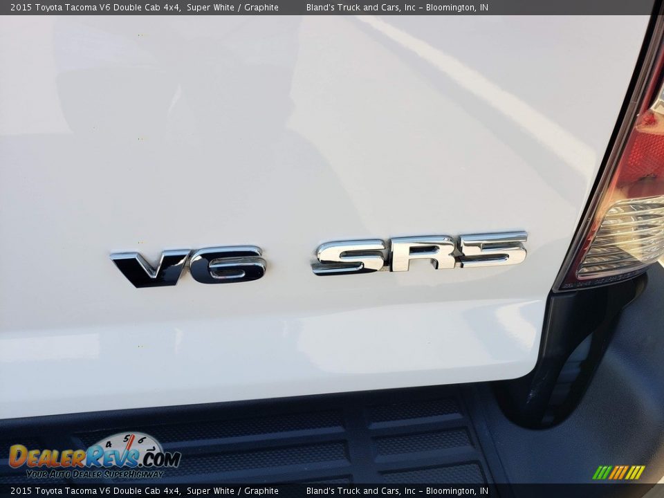 2015 Toyota Tacoma V6 Double Cab 4x4 Super White / Graphite Photo #36