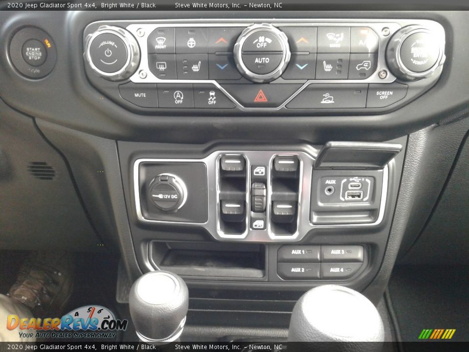 Controls of 2020 Jeep Gladiator Sport 4x4 Photo #27