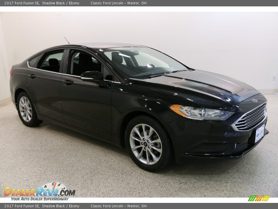 Front 3/4 View of 2017 Ford Fusion SE Photo #1