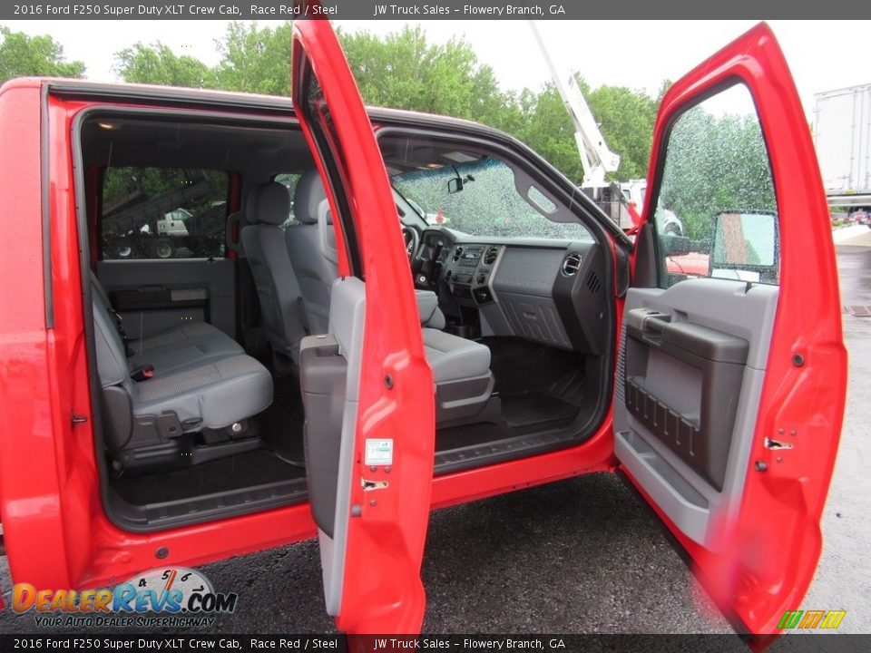 2016 Ford F250 Super Duty XLT Crew Cab Race Red / Steel Photo #31
