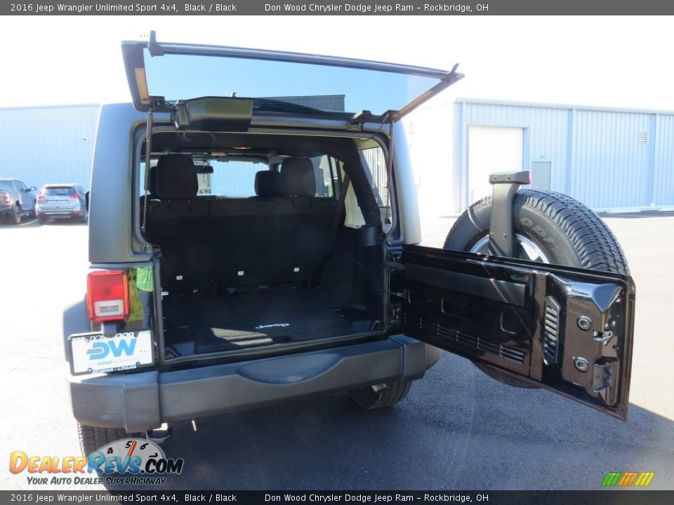 2016 Jeep Wrangler Unlimited Sport 4x4 Black / Black Photo #12