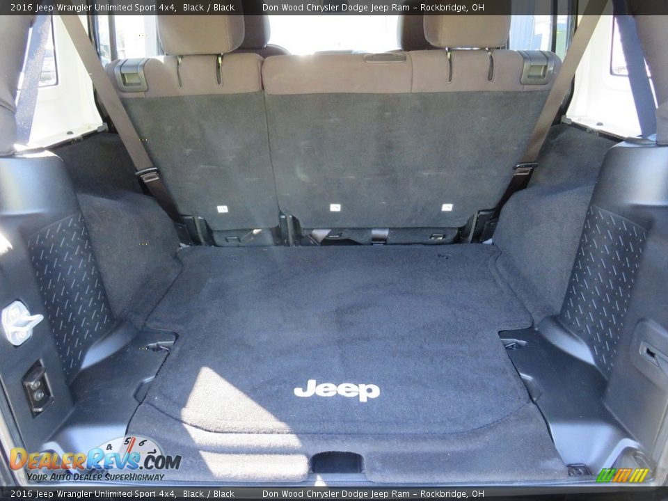 2016 Jeep Wrangler Unlimited Sport 4x4 Black / Black Photo #13