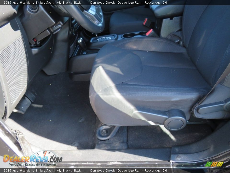 2016 Jeep Wrangler Unlimited Sport 4x4 Black / Black Photo #18