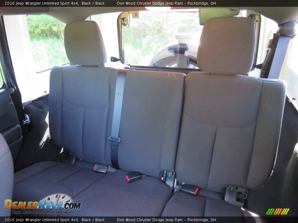 2016 Jeep Wrangler Unlimited Sport 4x4 Black / Black Photo #20