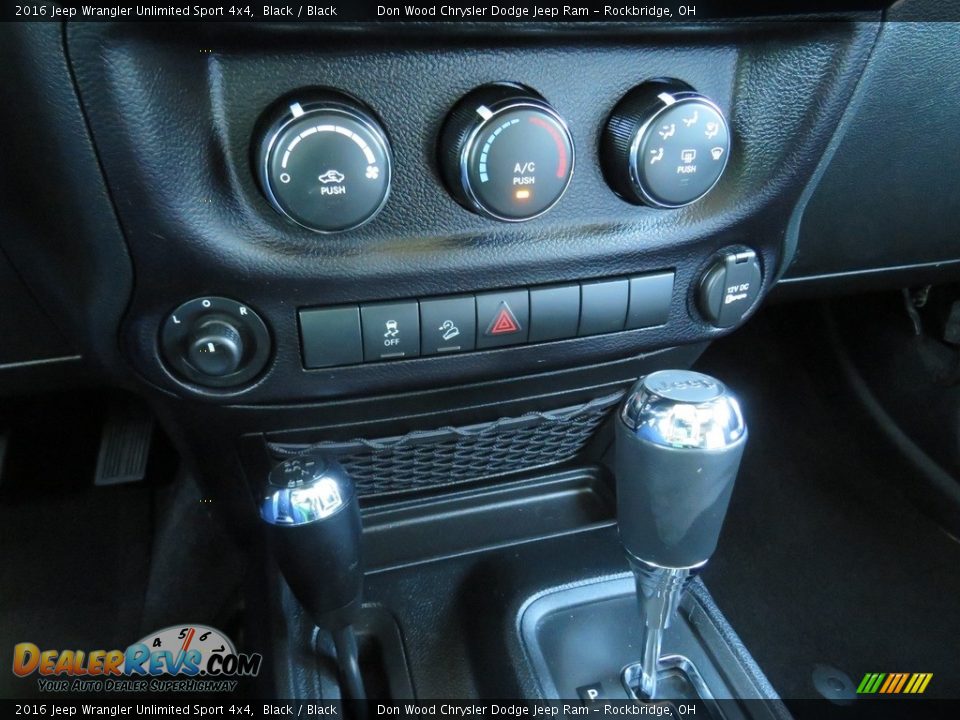 2016 Jeep Wrangler Unlimited Sport 4x4 Black / Black Photo #28
