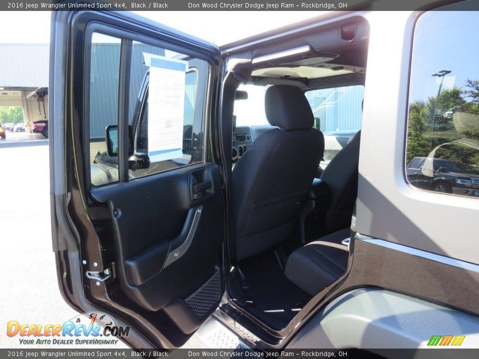 2016 Jeep Wrangler Unlimited Sport 4x4 Black / Black Photo #29