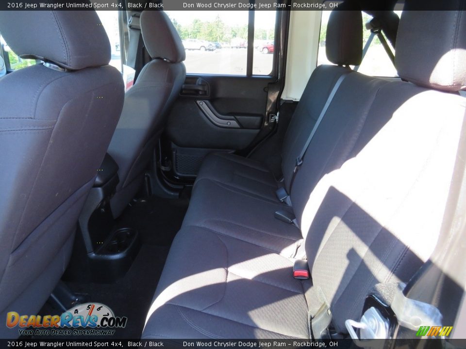 2016 Jeep Wrangler Unlimited Sport 4x4 Black / Black Photo #30