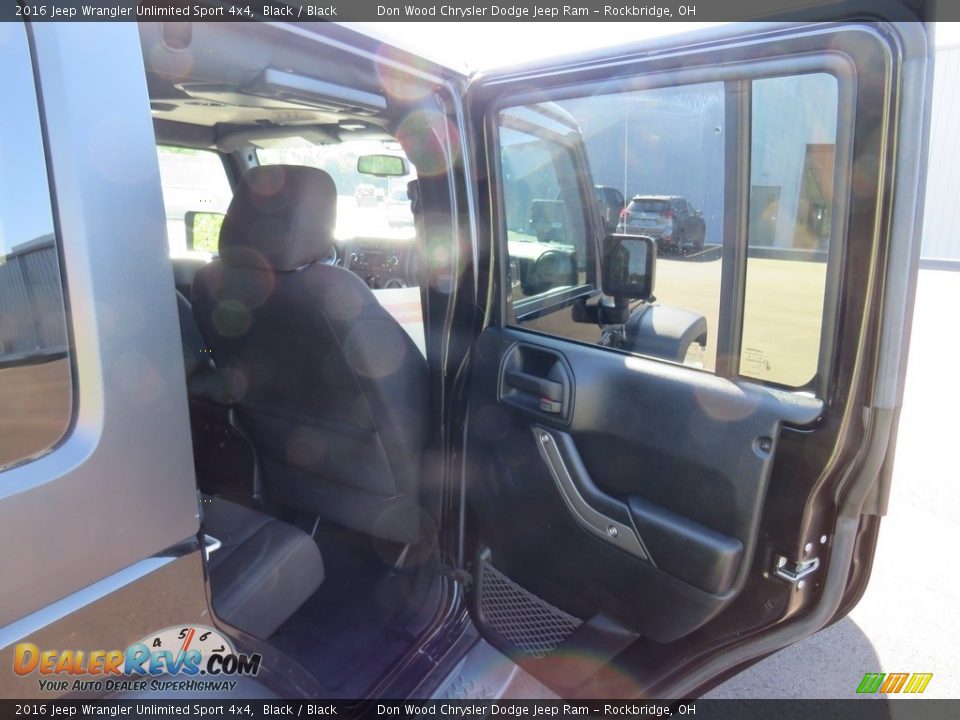 2016 Jeep Wrangler Unlimited Sport 4x4 Black / Black Photo #32