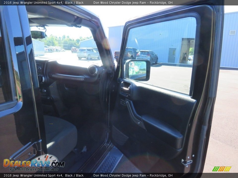 2016 Jeep Wrangler Unlimited Sport 4x4 Black / Black Photo #34