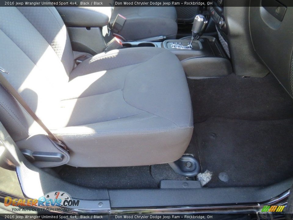 2016 Jeep Wrangler Unlimited Sport 4x4 Black / Black Photo #35