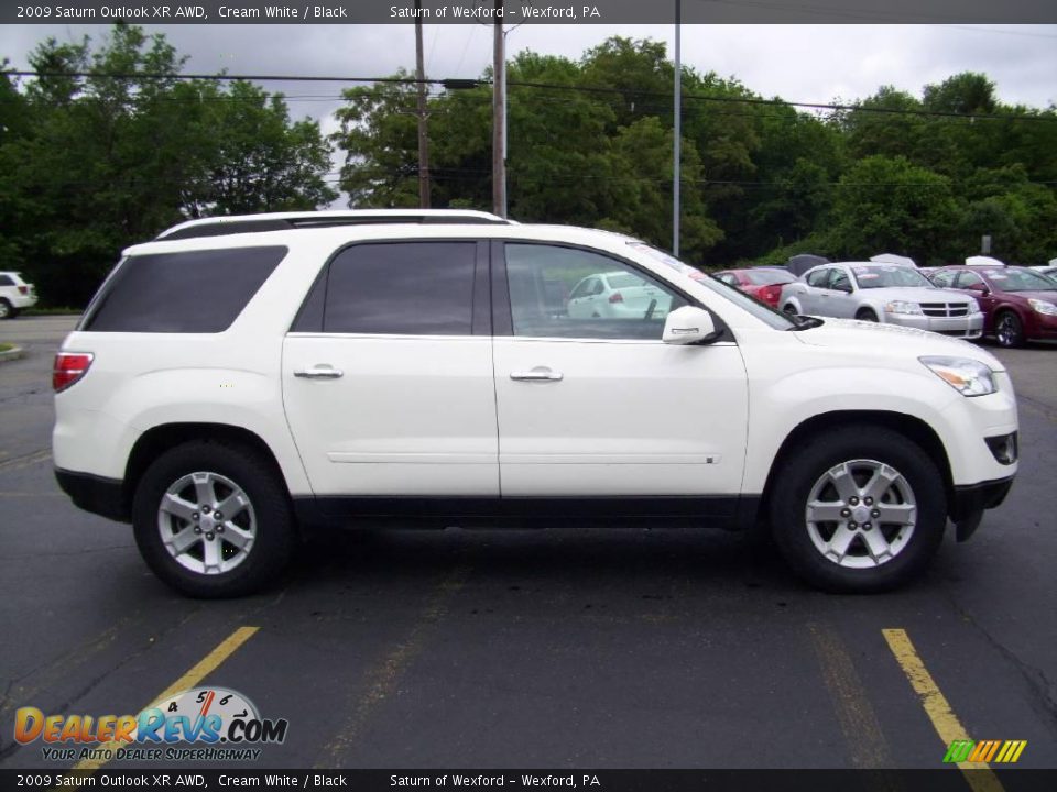 2009 Saturn Outlook XR AWD Cream White / Black Photo #5