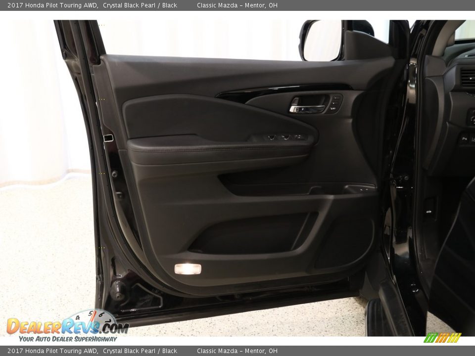 2017 Honda Pilot Touring AWD Crystal Black Pearl / Black Photo #4