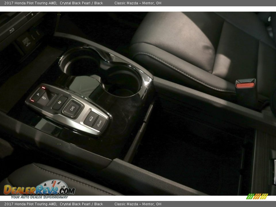 2017 Honda Pilot Touring AWD Crystal Black Pearl / Black Photo #23