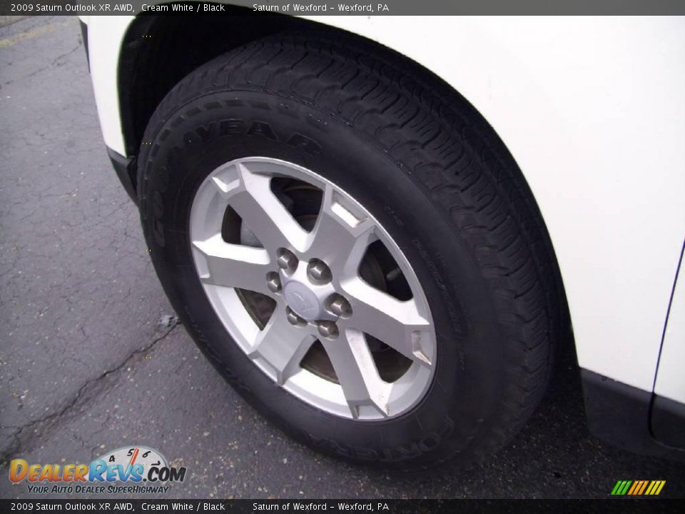 2009 Saturn Outlook XR AWD Cream White / Black Photo #9