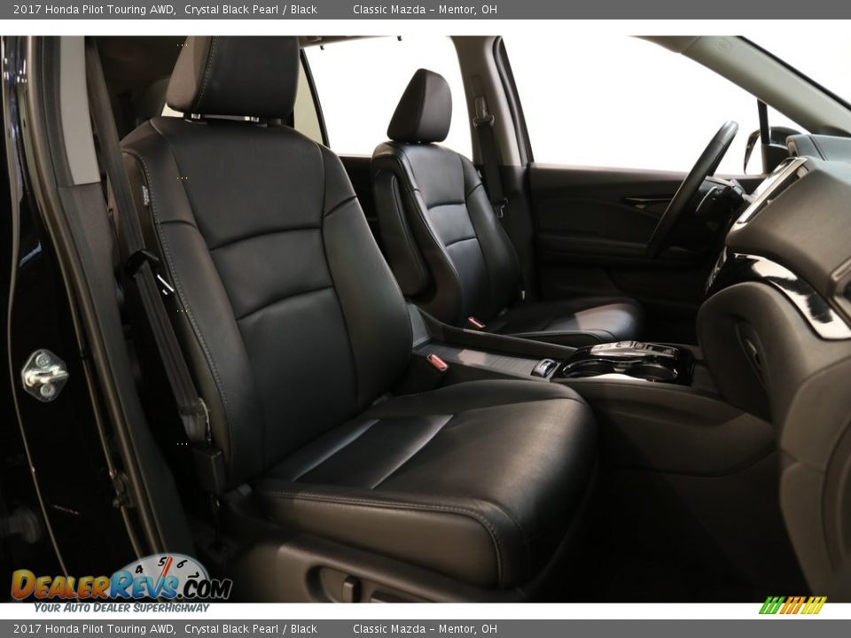2017 Honda Pilot Touring AWD Crystal Black Pearl / Black Photo #26