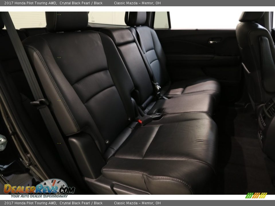 2017 Honda Pilot Touring AWD Crystal Black Pearl / Black Photo #27