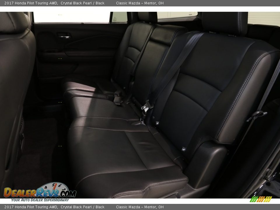 2017 Honda Pilot Touring AWD Crystal Black Pearl / Black Photo #30