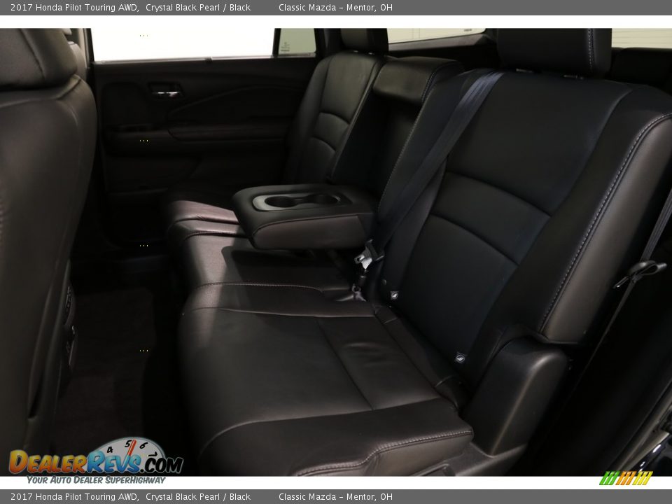 2017 Honda Pilot Touring AWD Crystal Black Pearl / Black Photo #31