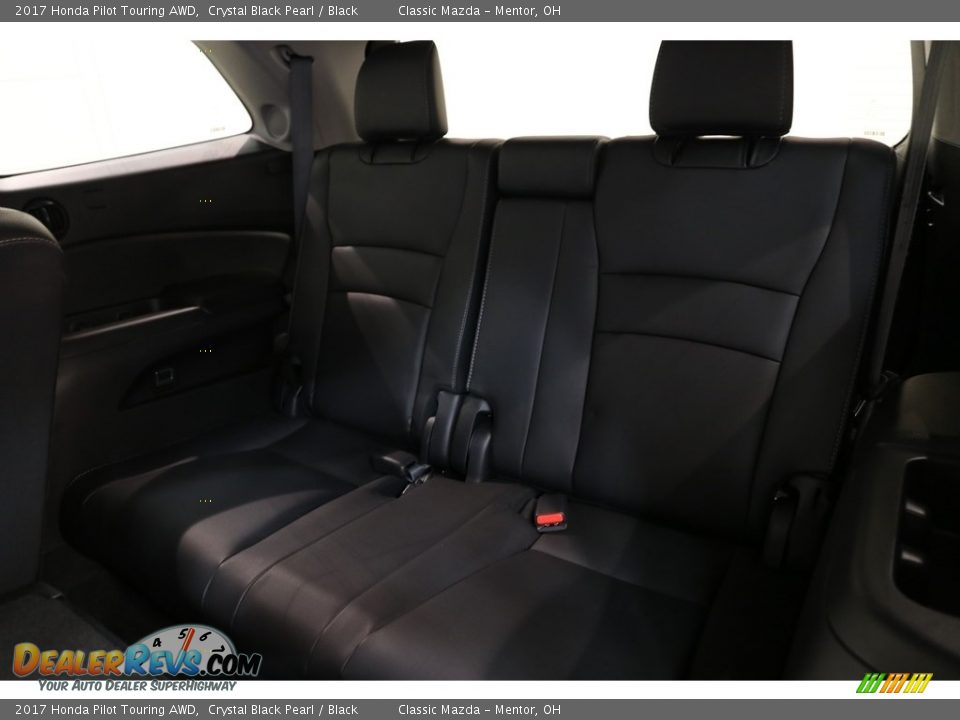 2017 Honda Pilot Touring AWD Crystal Black Pearl / Black Photo #32