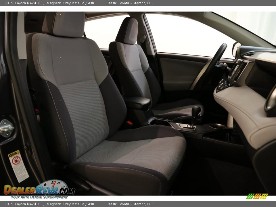 2015 Toyota RAV4 XLE Magnetic Gray Metallic / Ash Photo #13