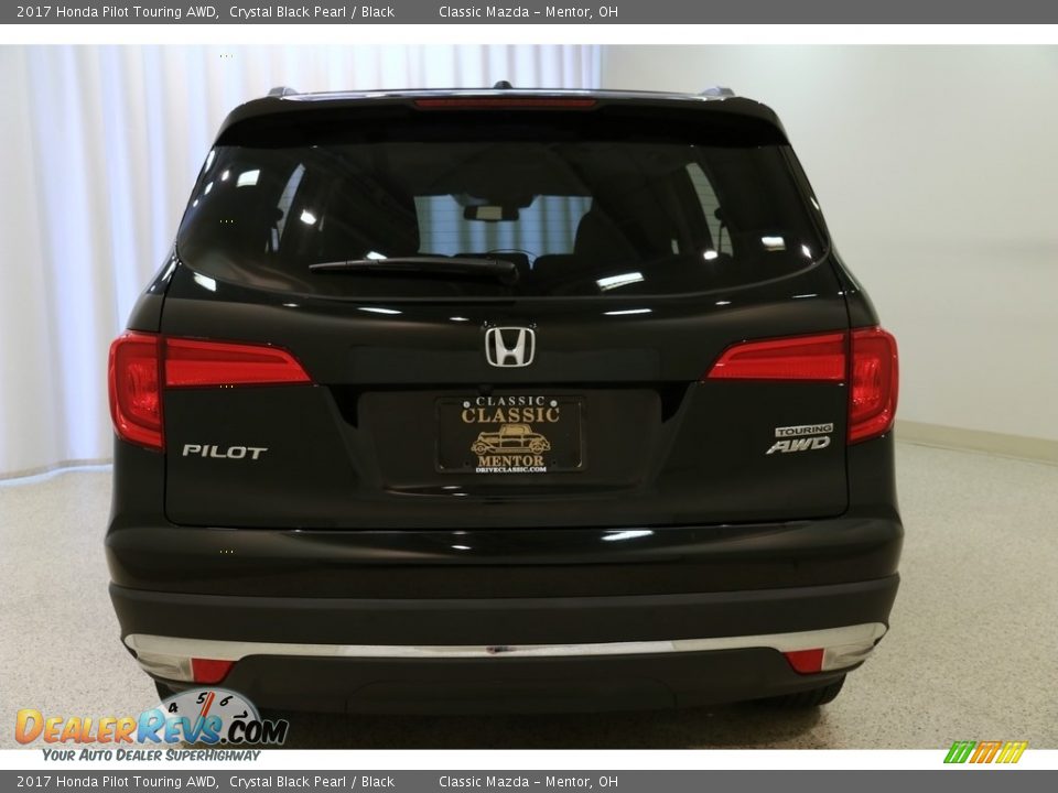 2017 Honda Pilot Touring AWD Crystal Black Pearl / Black Photo #35