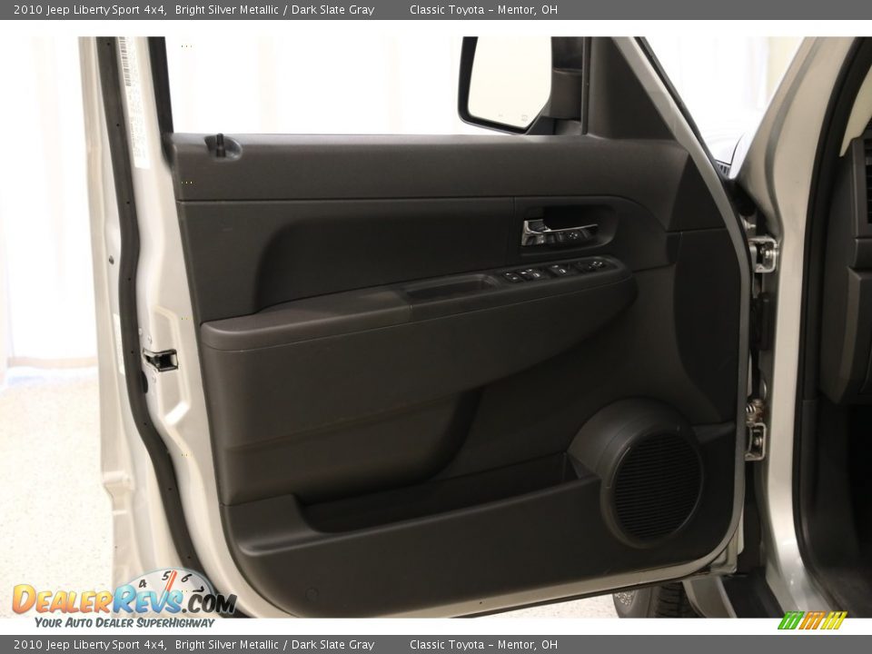 2010 Jeep Liberty Sport 4x4 Bright Silver Metallic / Dark Slate Gray Photo #4