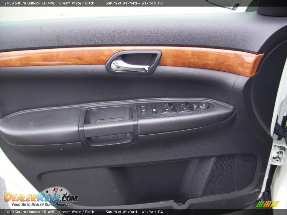 2009 Saturn Outlook XR AWD Cream White / Black Photo #12
