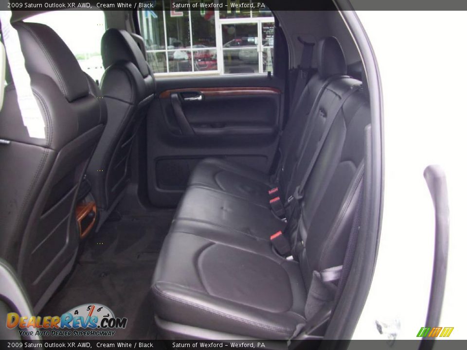 2009 Saturn Outlook XR AWD Cream White / Black Photo #13