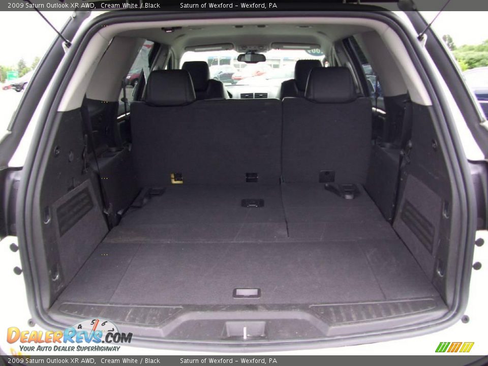 2009 Saturn Outlook XR AWD Cream White / Black Photo #15