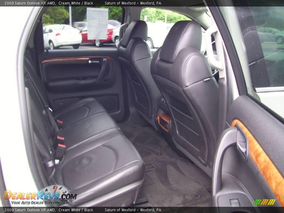 2009 Saturn Outlook XR AWD Cream White / Black Photo #16