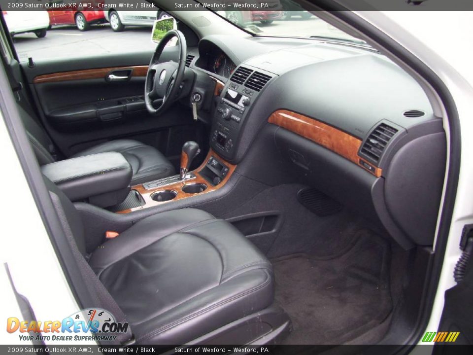 2009 Saturn Outlook XR AWD Cream White / Black Photo #17