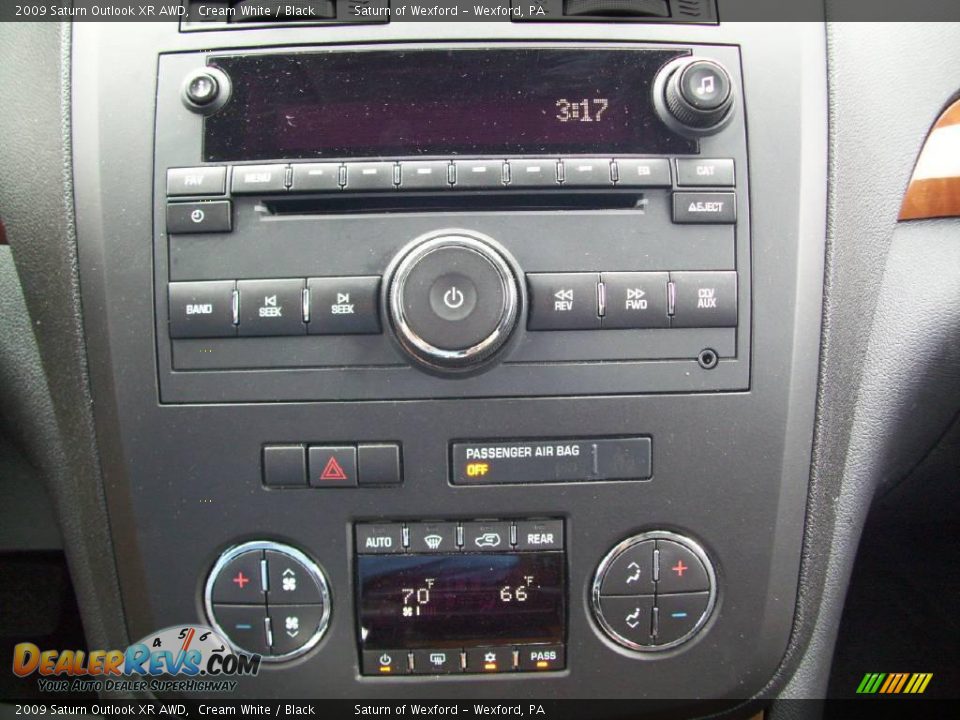 2009 Saturn Outlook XR AWD Cream White / Black Photo #19