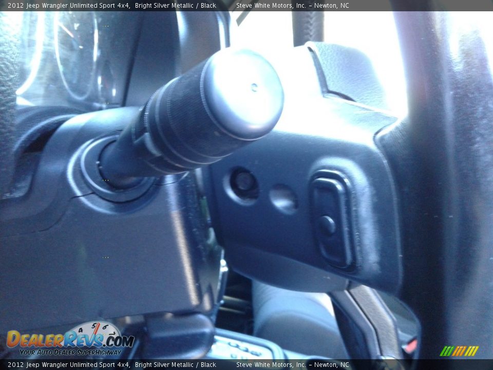 2012 Jeep Wrangler Unlimited Sport 4x4 Bright Silver Metallic / Black Photo #16
