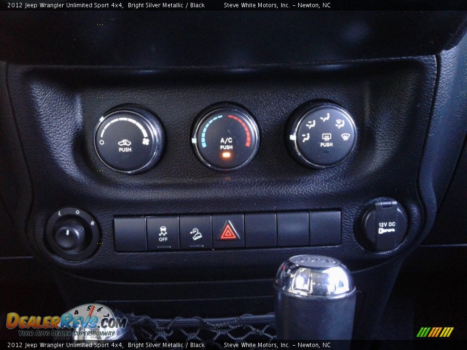 2012 Jeep Wrangler Unlimited Sport 4x4 Bright Silver Metallic / Black Photo #22