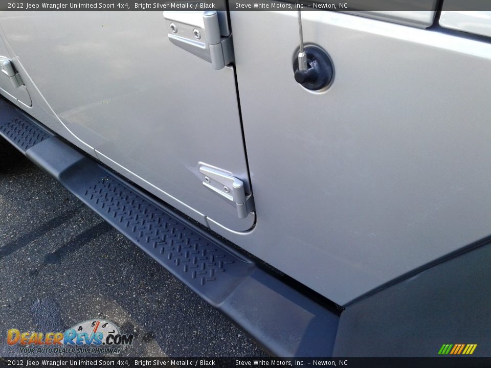 2012 Jeep Wrangler Unlimited Sport 4x4 Bright Silver Metallic / Black Photo #25