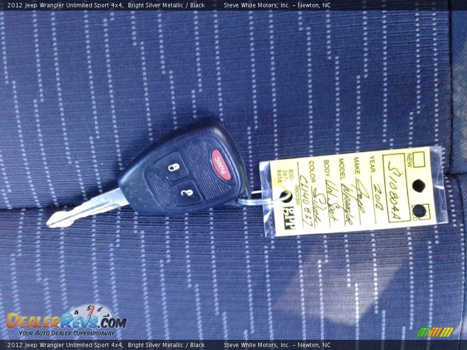 2012 Jeep Wrangler Unlimited Sport 4x4 Bright Silver Metallic / Black Photo #30