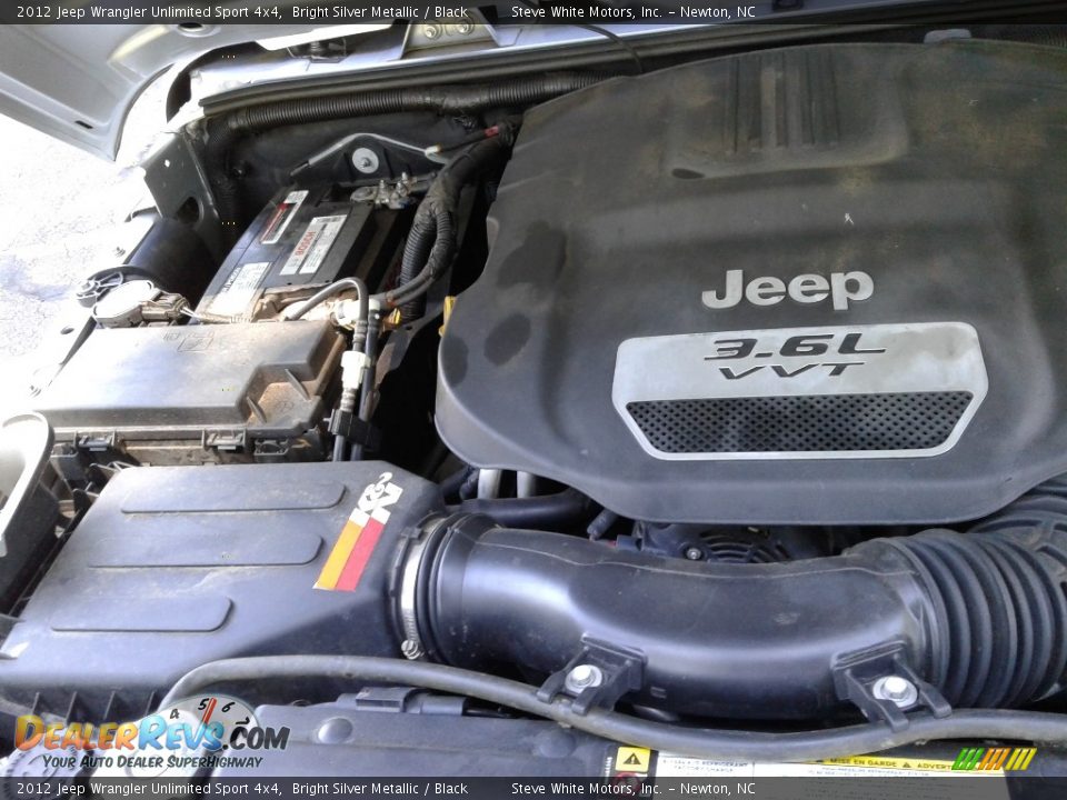 2012 Jeep Wrangler Unlimited Sport 4x4 Bright Silver Metallic / Black Photo #31