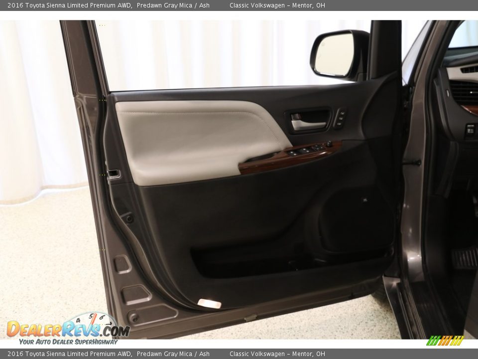 2016 Toyota Sienna Limited Premium AWD Predawn Gray Mica / Ash Photo #4