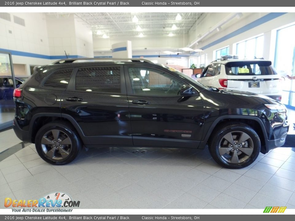 2016 Jeep Cherokee Latitude 4x4 Brilliant Black Crystal Pearl / Black Photo #4