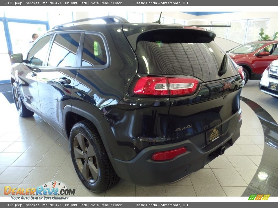 2016 Jeep Cherokee Latitude 4x4 Brilliant Black Crystal Pearl / Black Photo #10