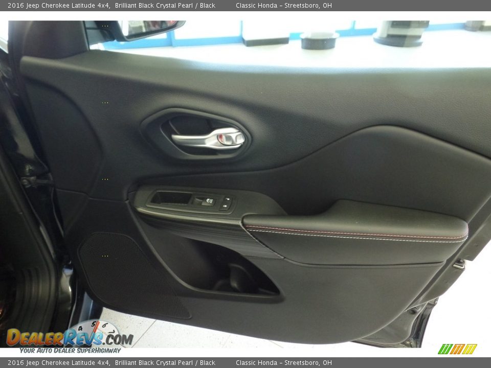 2016 Jeep Cherokee Latitude 4x4 Brilliant Black Crystal Pearl / Black Photo #15
