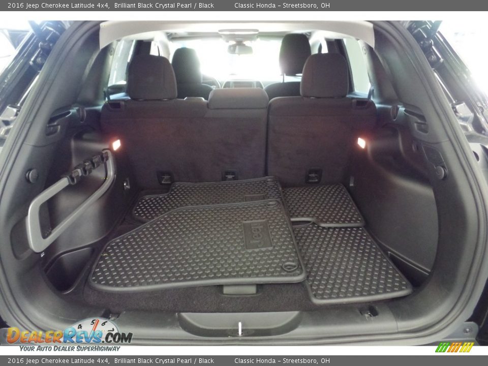 2016 Jeep Cherokee Latitude 4x4 Brilliant Black Crystal Pearl / Black Photo #23