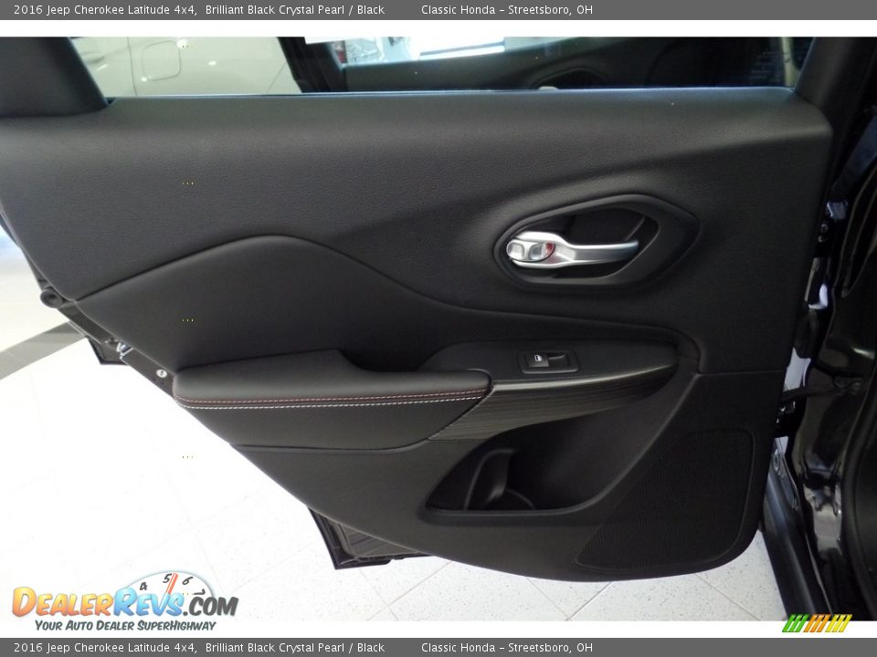 2016 Jeep Cherokee Latitude 4x4 Brilliant Black Crystal Pearl / Black Photo #25