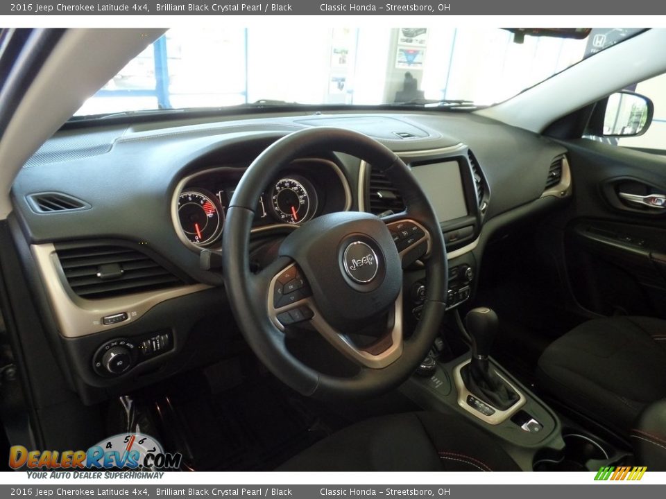2016 Jeep Cherokee Latitude 4x4 Brilliant Black Crystal Pearl / Black Photo #30