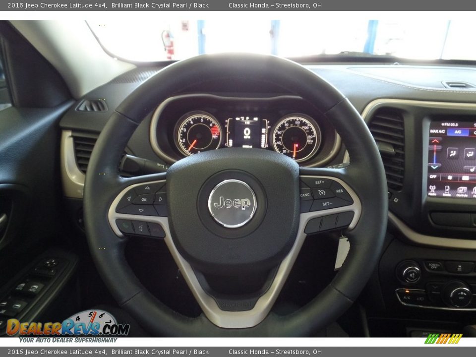 2016 Jeep Cherokee Latitude 4x4 Brilliant Black Crystal Pearl / Black Photo #32