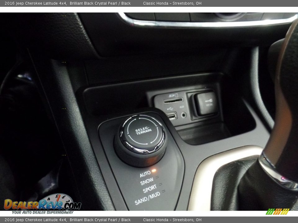 2016 Jeep Cherokee Latitude 4x4 Brilliant Black Crystal Pearl / Black Photo #36