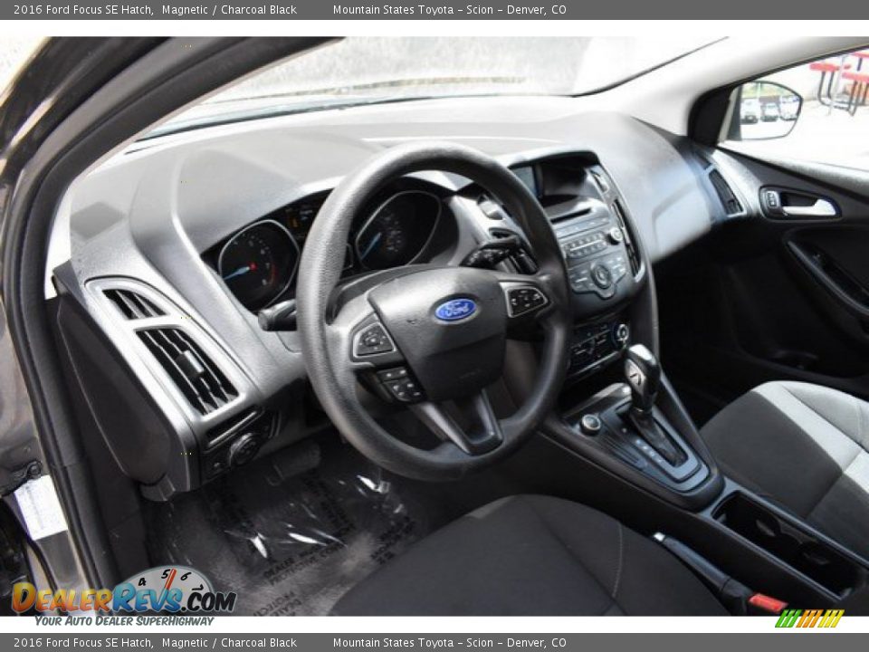 2016 Ford Focus SE Hatch Magnetic / Charcoal Black Photo #10
