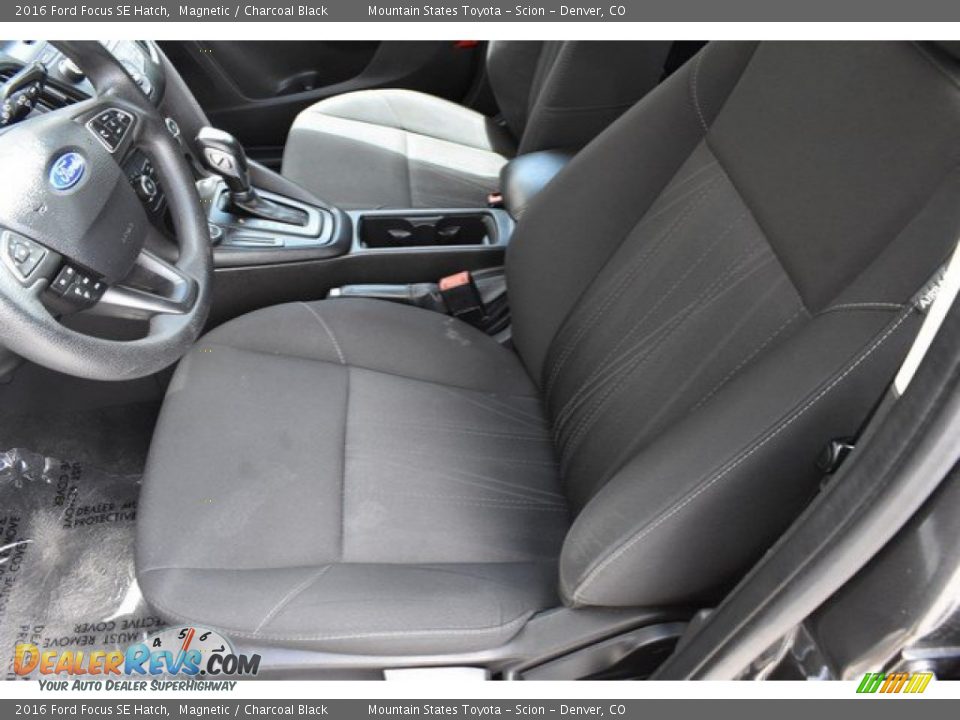 2016 Ford Focus SE Hatch Magnetic / Charcoal Black Photo #11