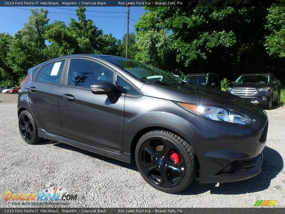 Front 3/4 View of 2019 Ford Fiesta ST Hatchback Photo #11